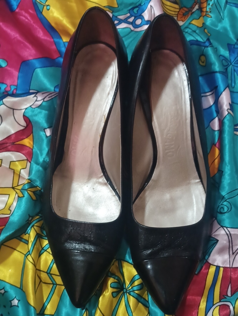 SIGNATURE SALVATORE FERRAGAMO Black Leather Patent Pointy Toe Kitten Heel Pump 9